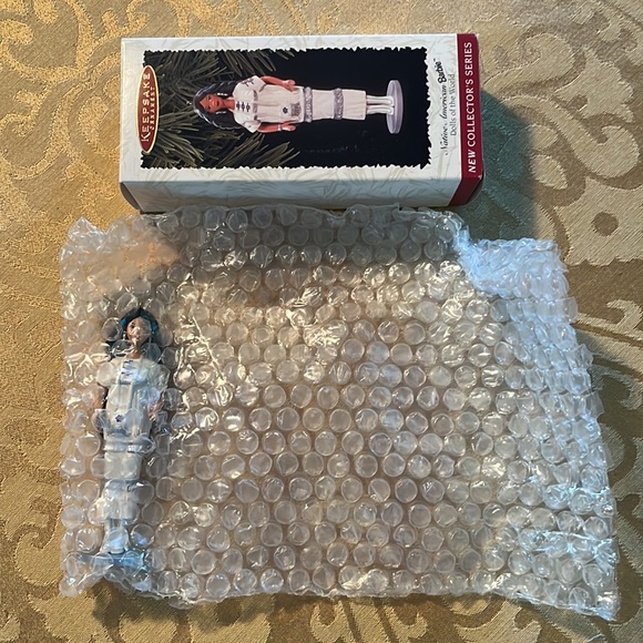 NWT Native American Barbie Dolls of World First of Series Hallmark ORNAMENT Xmas - Picture 2 of 12